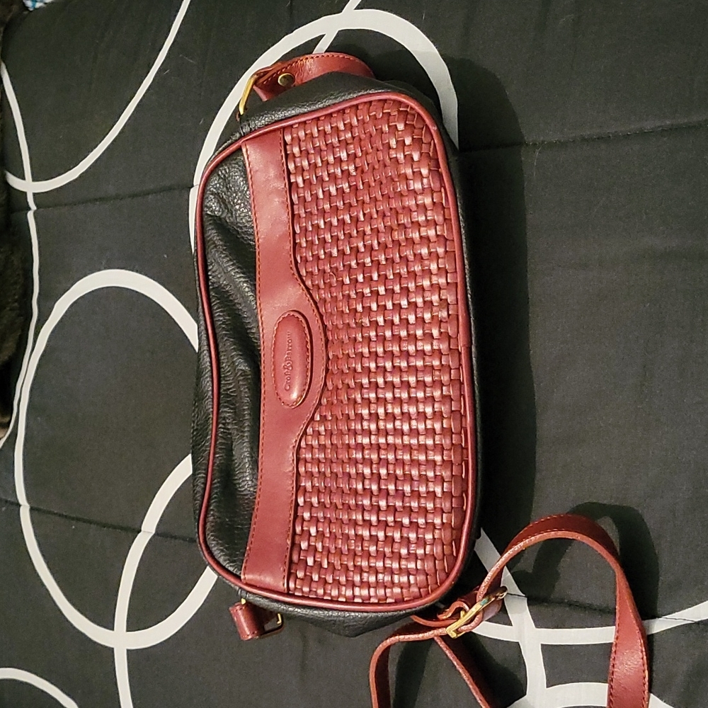 Croft & Barrow black purse with brown basket weave front pocket